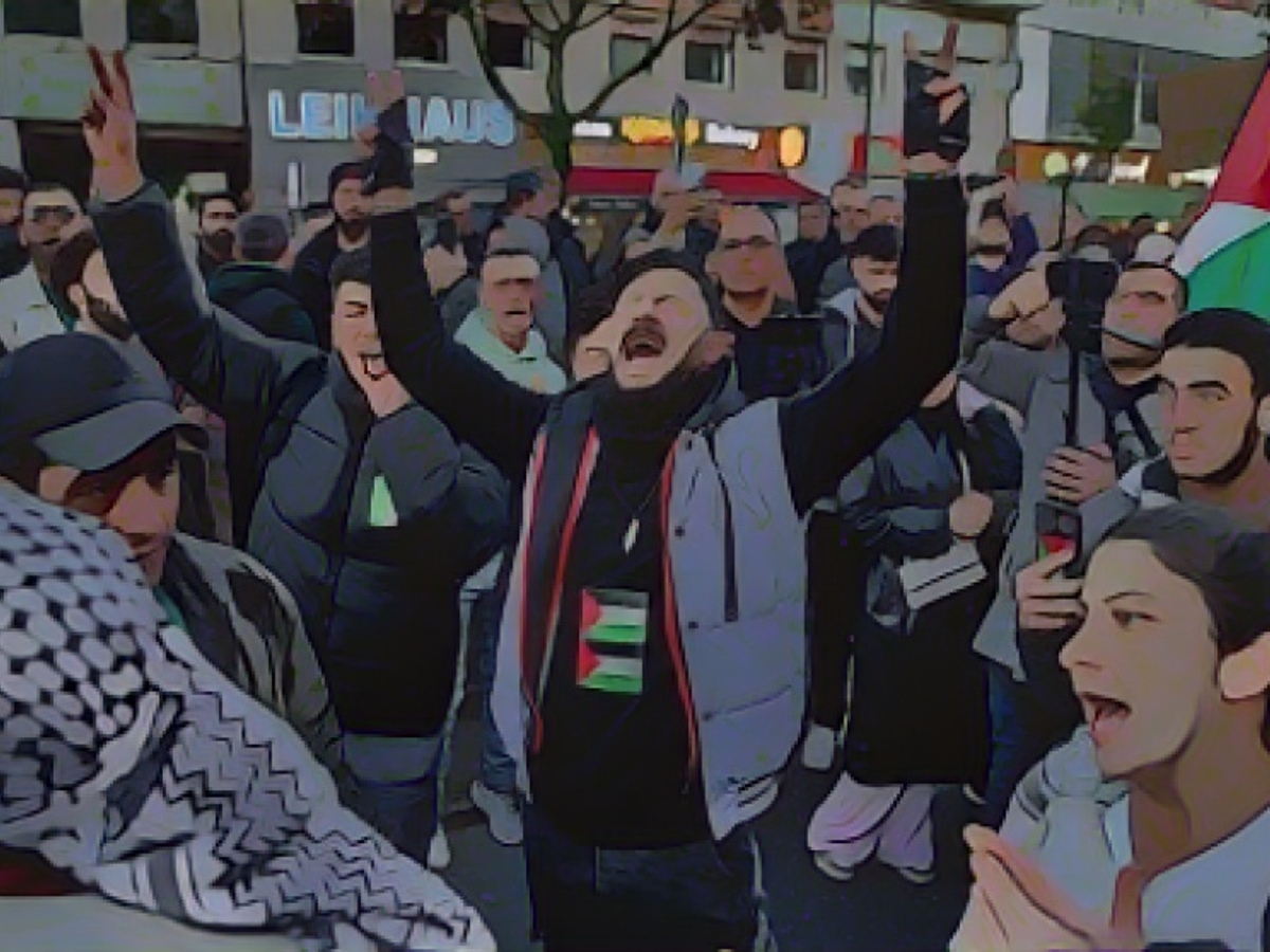 После теракта, совершенного ХАМАСом, антиизраильские демонстрации регулярно проходят и в Германии - как, например, в Берлине в минувшие выходные.