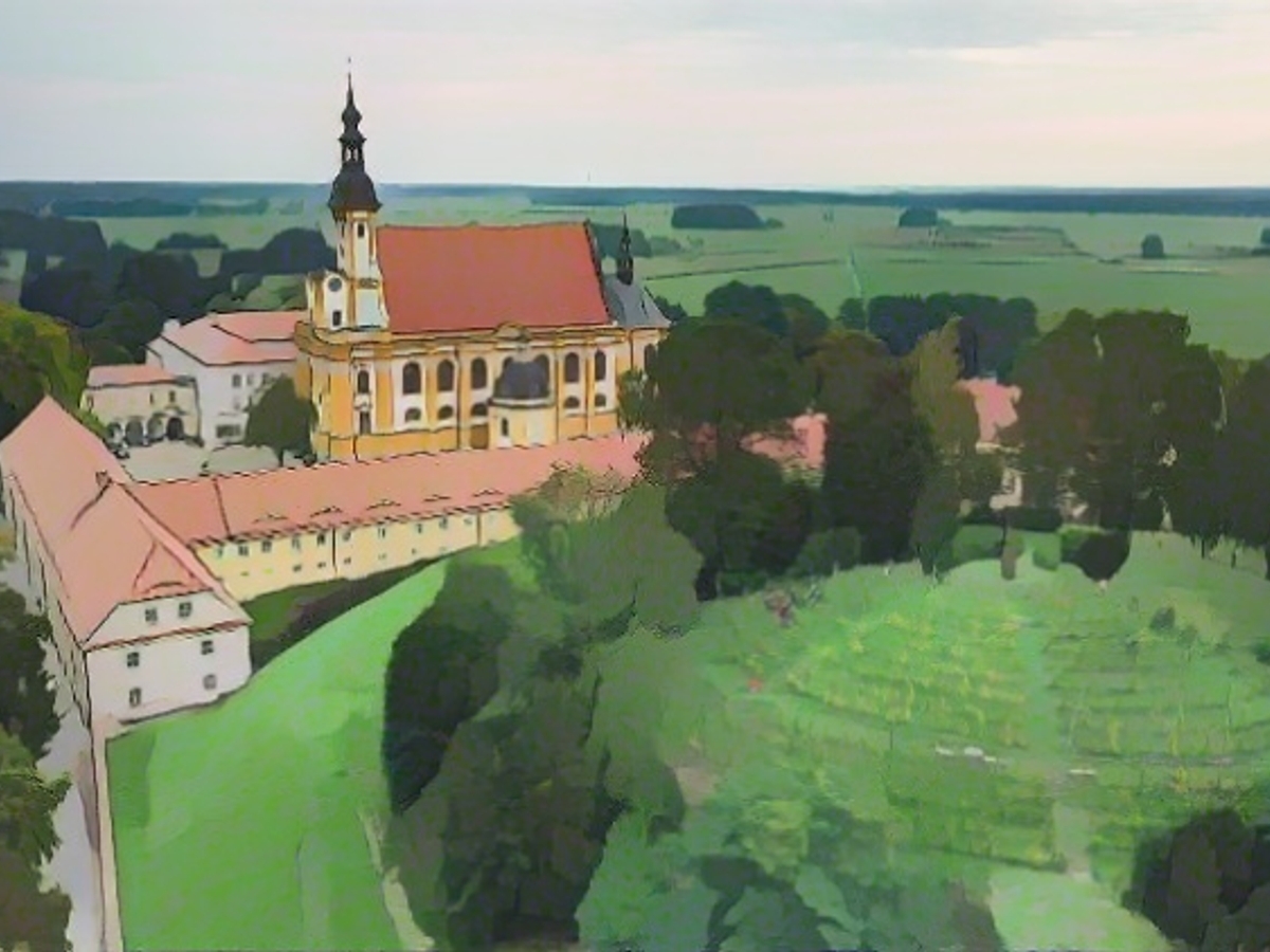 Вид на монастырь Нойцелле в районе Одер-Шпрее с виноградником.