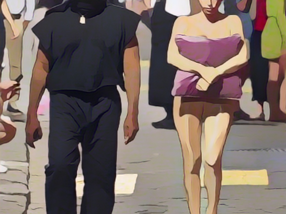 Das Original: Kanye West und Bianca Censori in ihrem Gaga-Look im Sommer in Florenz 