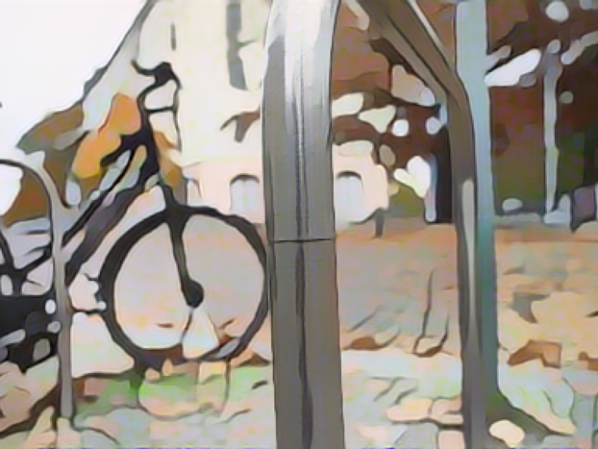Leicht zu übersehen: Der Fahrradbügel ist an einer Stelle manipuliert und wurde nach dem Schnitt einfach wieder zusammengeschoben. Ein neu angeschlossenes Fahrrad kann so leicht mitgenommen werden 