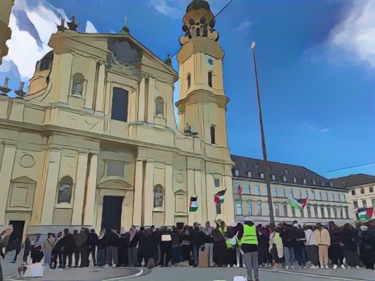 In the spirit of solidarity, the attendees participated in the prayer session