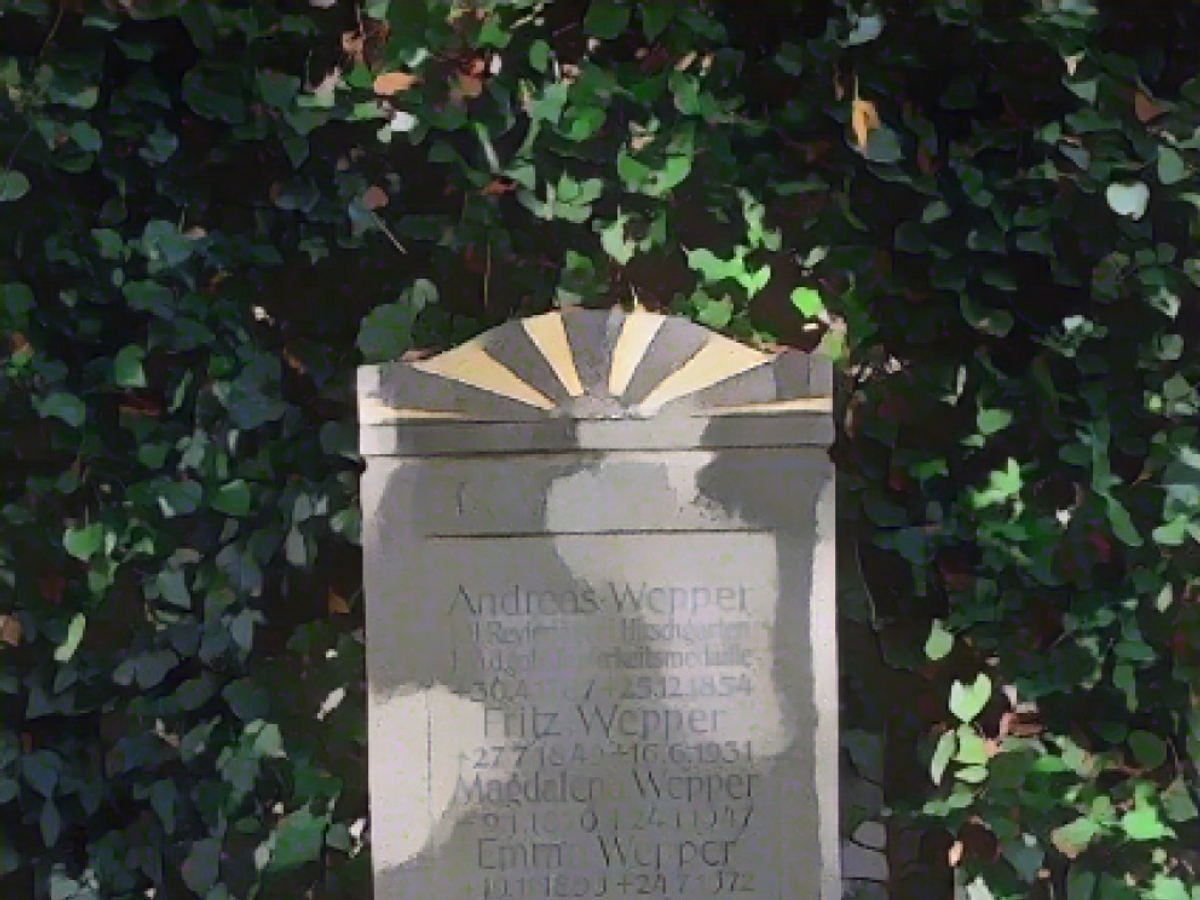 Das Familiengrab der Weppers auf dem Winthirfriedhof in München-Neuhausen