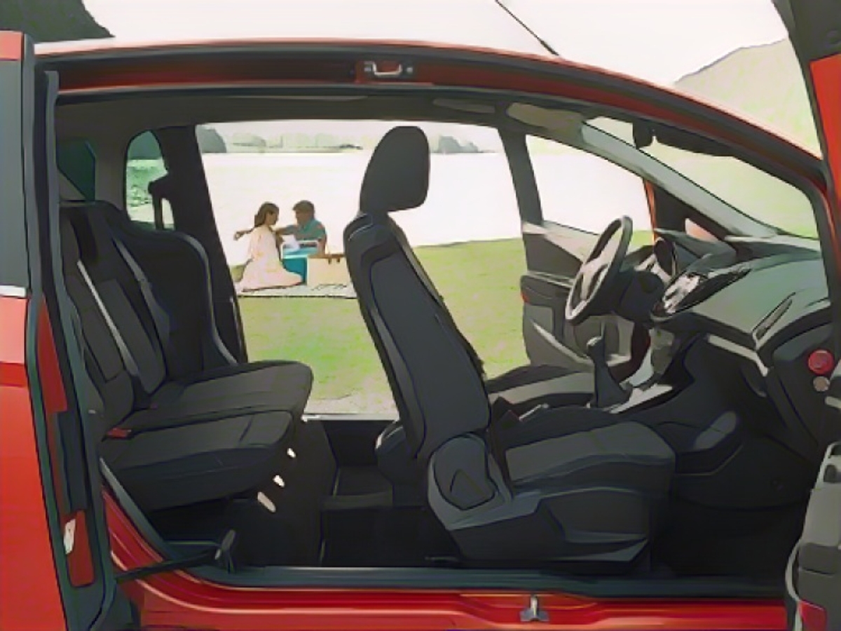 Instead of classic rear doors, the Ford B-Max has sliding doors.
