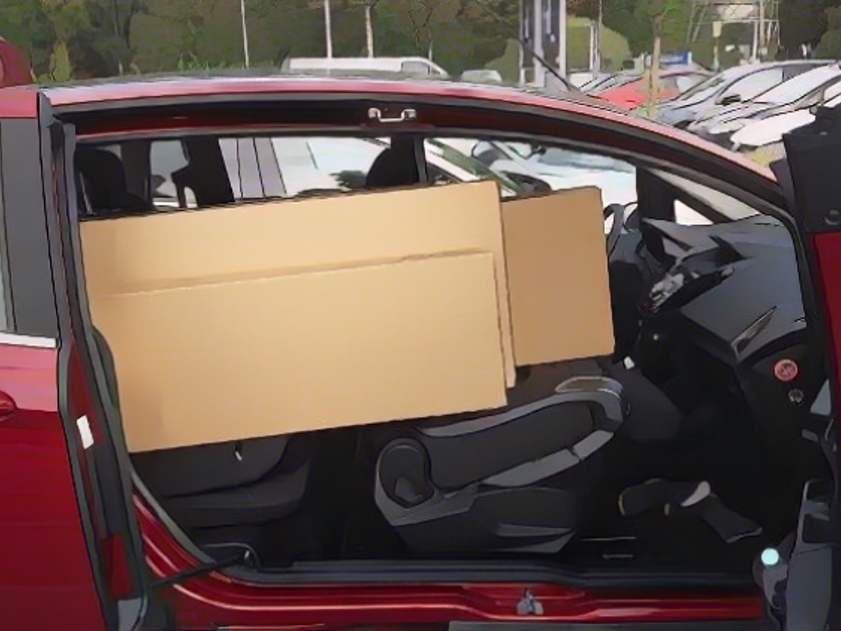 If you fold down the front passenger seat, you can also transport long objects in the Ford B-Max.