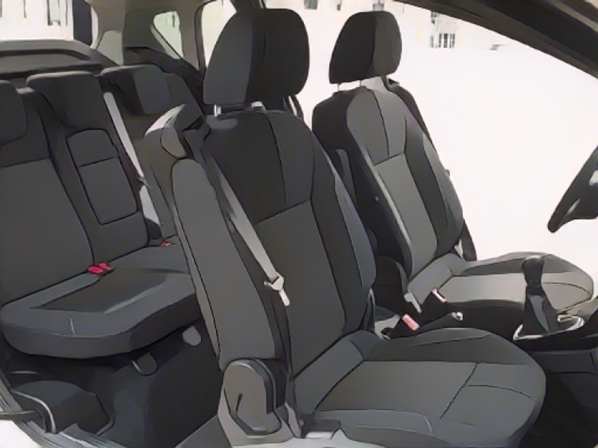 В автомобиле Ford B-Max достаточно много места.