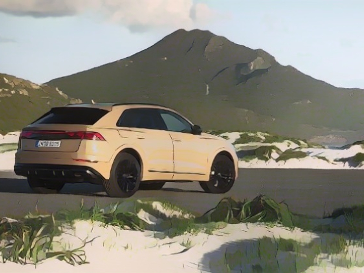 La nouvelle teinte Sakhir Gold Metallic peut être considérée comme une citation historique. Elle serait encore plus cool en version unie. Mais comme on le sait, Audi permet presque toutes les couleurs. Cela vaut la peine de se renseigner.