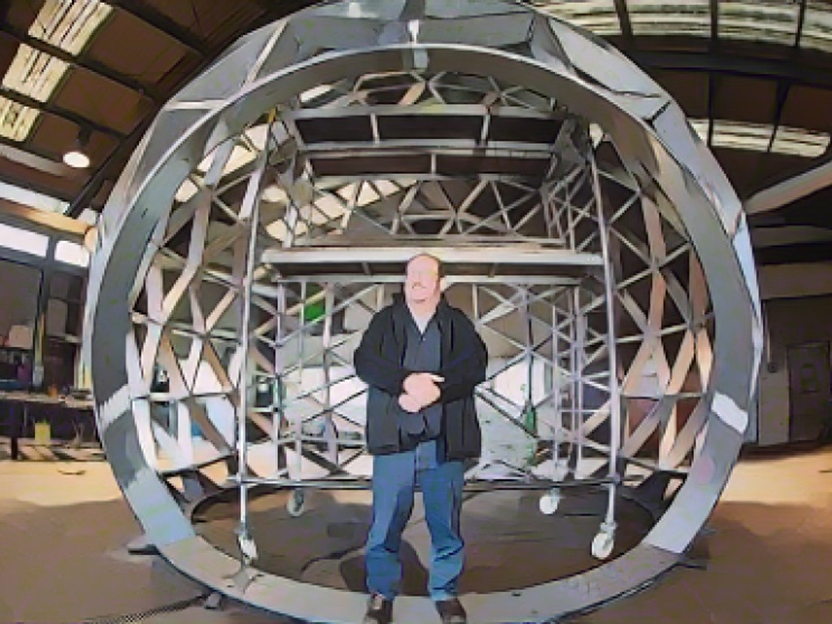 In der Metall-Schmiede von Ulrich Oswald(68) wird die sechs Meter große Stahl-Kugel zusammengeschweißt