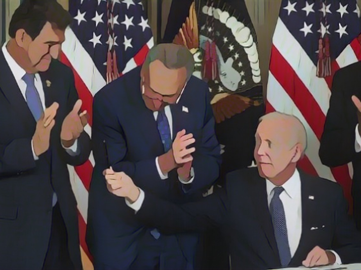 Manchin (left) at the signing of the historic climate legislation package with US President Joe Biden (2nd from right)