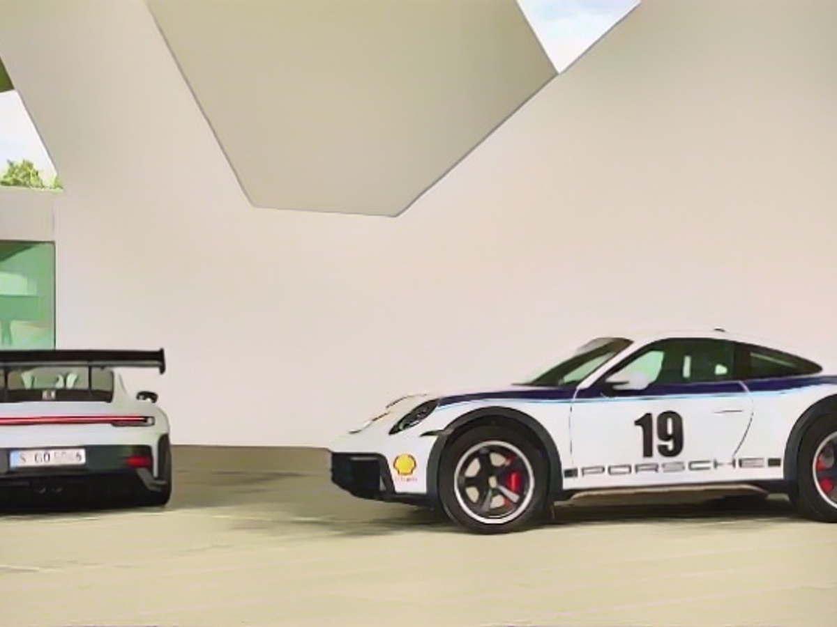 Модели Porsche GT всегда можно узнать по специфической выхлопной трубе, а Dakar - по значительно более высокому уровню автомобиля.