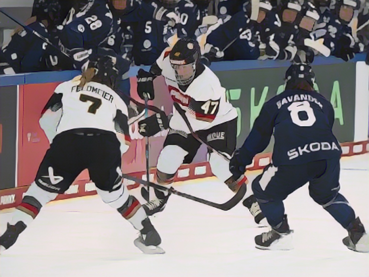 Ice hockey women hope for a good finish