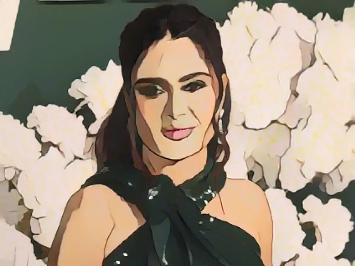 Salma Hayek's glam shone like a shining star at the LA party