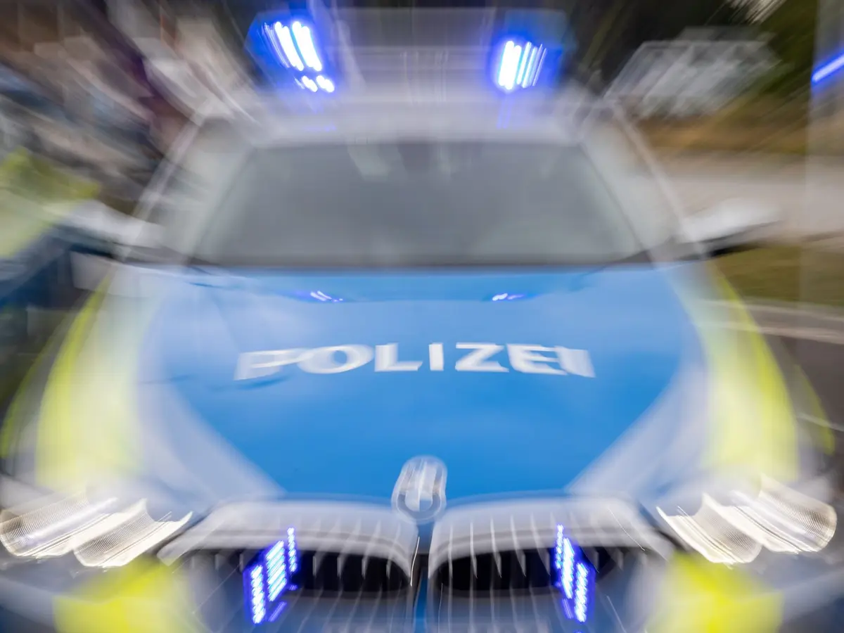 Police officers ram car during chase in Kiel