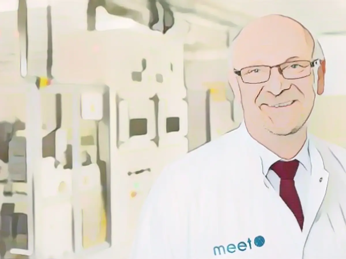 Профессор Мартин Винтер возглавляет исследовательский институт Münster Electrochemical Energy Technology (MEET) при Университете Мюнстера и является директором Института Гельмгольца в Мюнстере при Forschungszentrum Jülich.