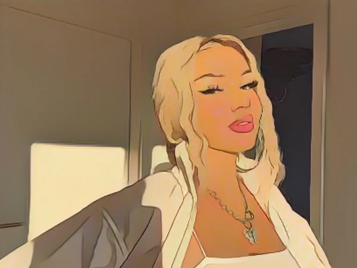 Shirin David is currently touring, preparing to launch her new album. Get your limited edition Shirin David merchandise before it's too late!