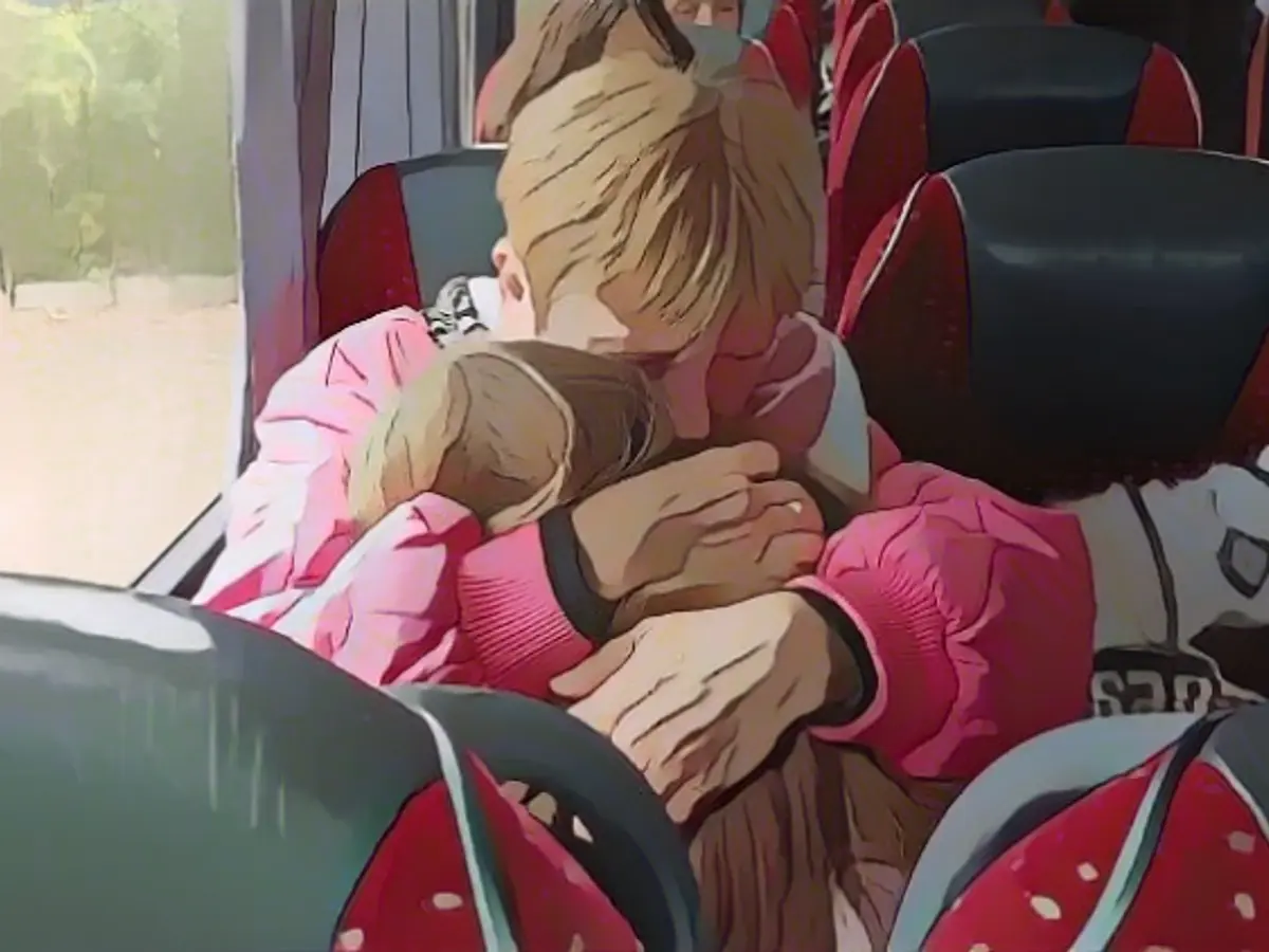 Непростое решение: Светлана с внучкой, наконец, в автобусе.