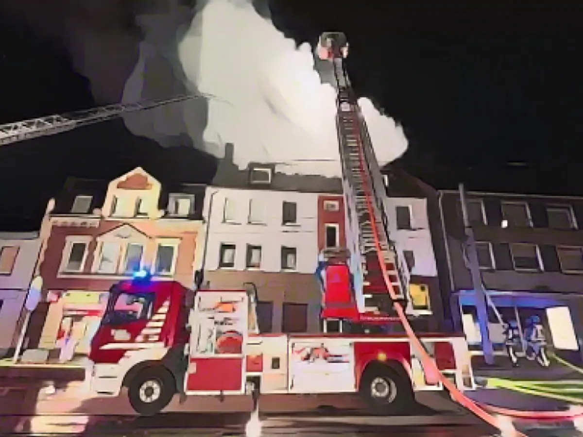 Battle against the inferno from two aerial ladders