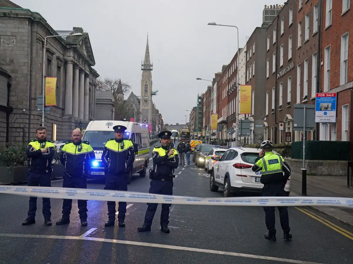 La escena del crimen acordonada en Parnell Square East en Dublín.