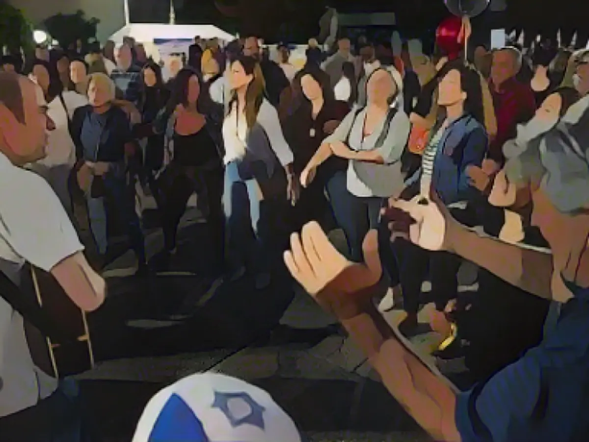 Excitement in the air: Families and friends of the released hostages celebrated with joy.