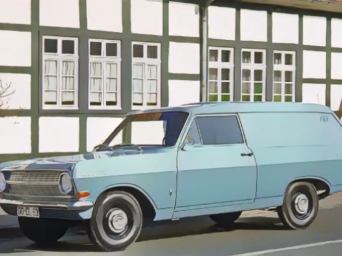 L'Opel Rekord era disponibile anche come furgone per consegne rapide.