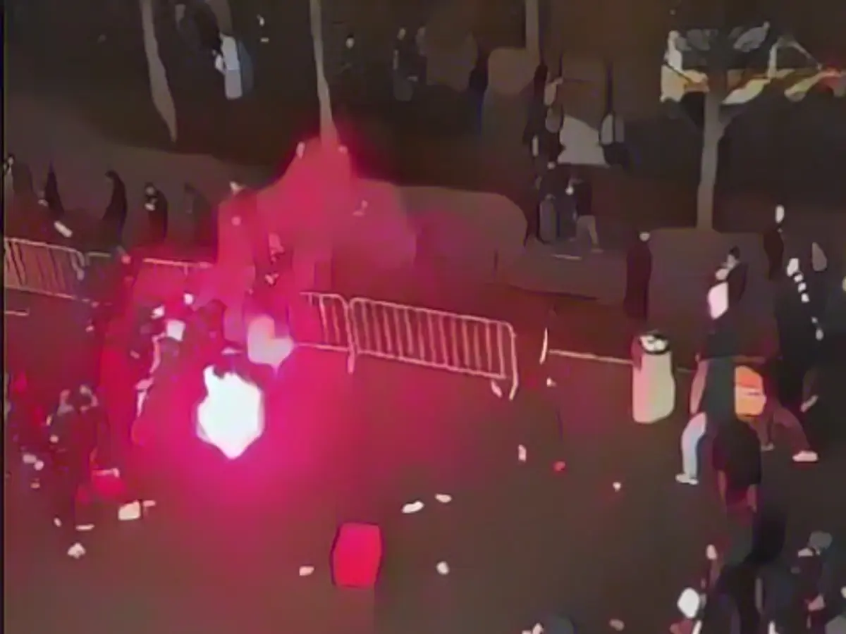 Disorderly fans assault Frankfurt police officers with pyrotechnics and weapons