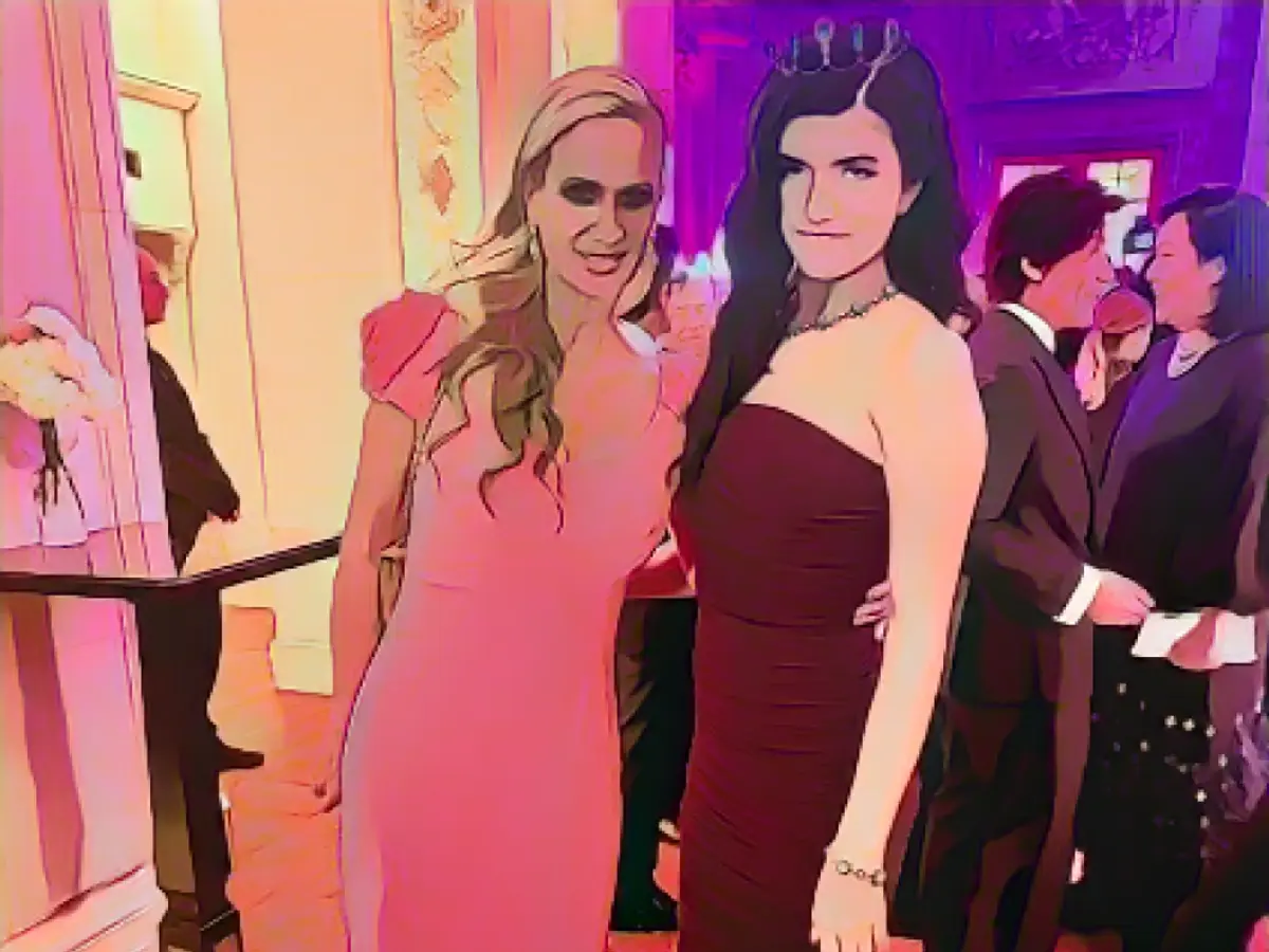 Pop sensation Angelina Jordan (r.) with BILD reporter Bettina Freifrau von Schimmelmann