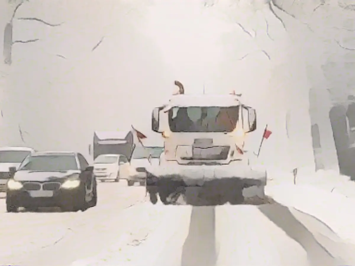 There were considerable obstructions on the federal highway 456 at the Saalburg Pass Snowfall causes obstructions on the federal highway 456 at the Saalburg Pass