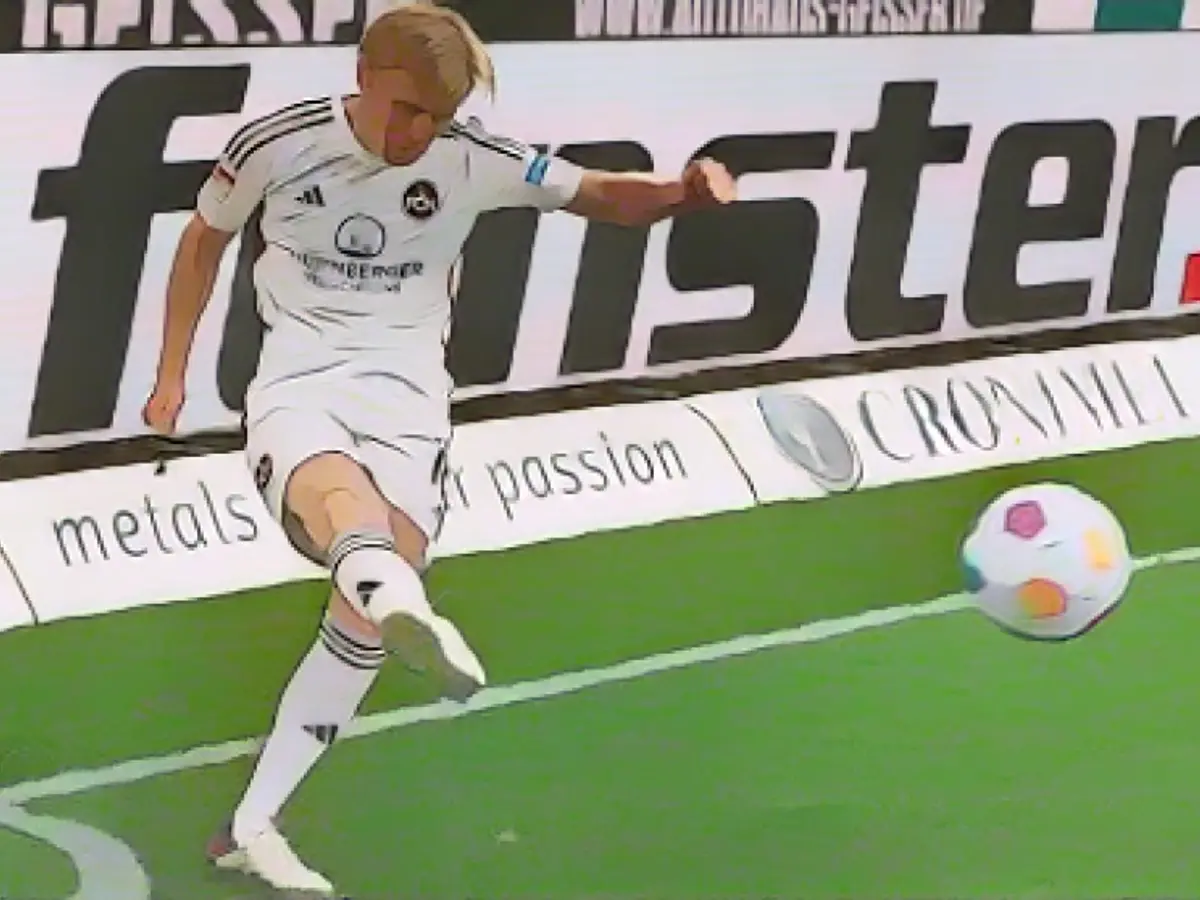 Auch nur die Ecken von Mats Möller Daehli brachten in Karlsruhe keine Tor-Gefahr. Nichts Neues beim....aussiedlerbote.de