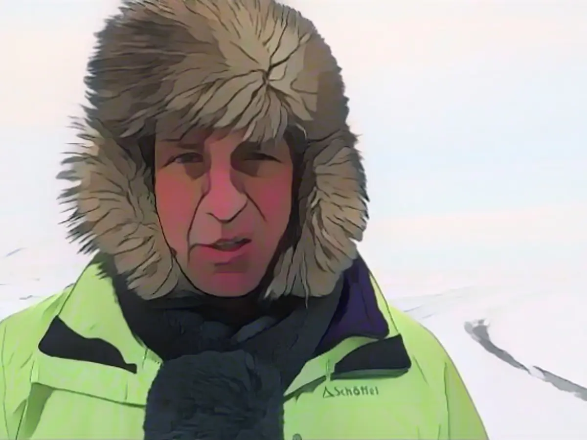 Meglio vestirsi bene: il meteorologo di ntv Björn Alexander.