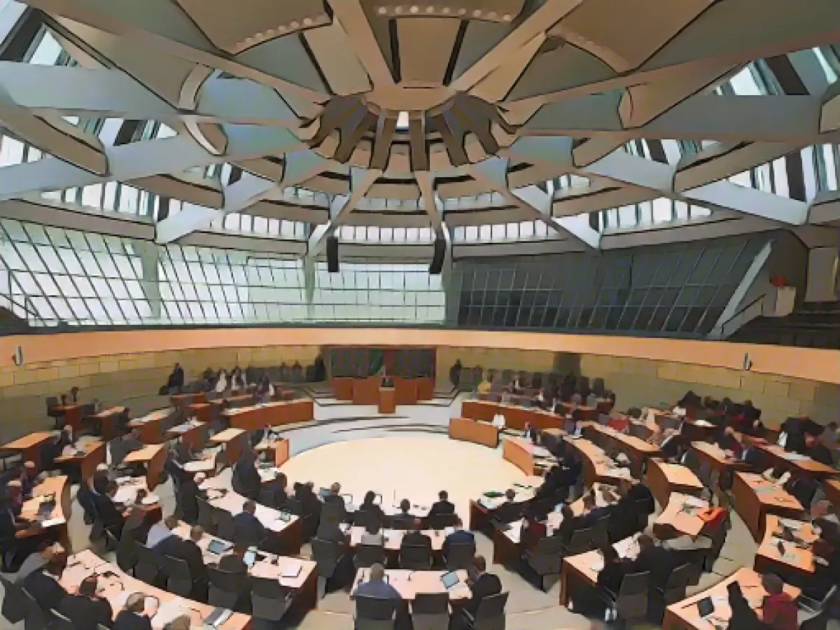 Le Landtag de RhénanieduNordWestphalie débat de la montée de l