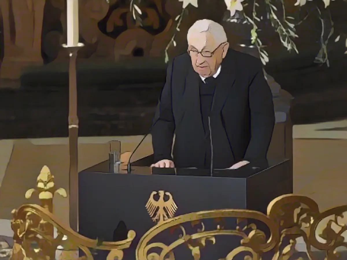 At the funeral service for Helmut Schmidt in November 2015.