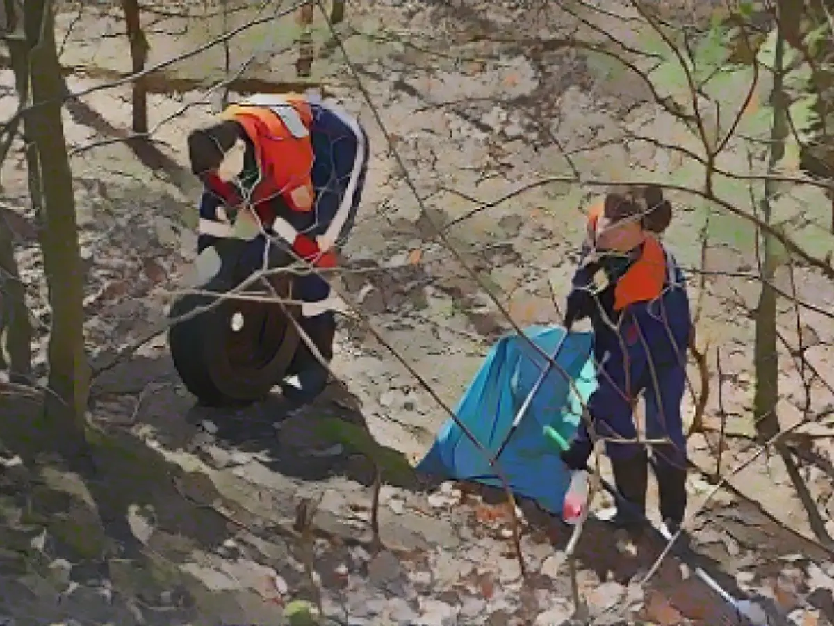 Waste Monitoring: Youth Fire Department in Stuttgart consistently removes illegal waste from the forest