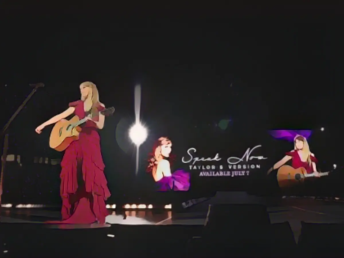 Taylor Swift, 05 Mayıs 2023 tarihinde Nashville, Tennessee'deki Nissan Stadyumu'nda düzenlenen Taylor Swift | The Eras Tour'un birinci gecesinde sahnede performans sergiliyor.