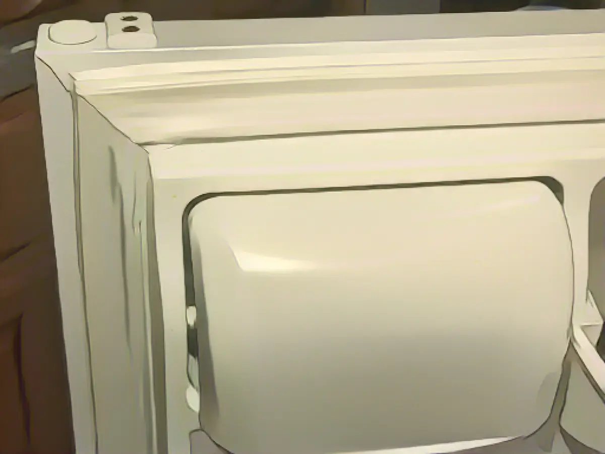 Două moduri simple de a repara o ușă de frigider care curge