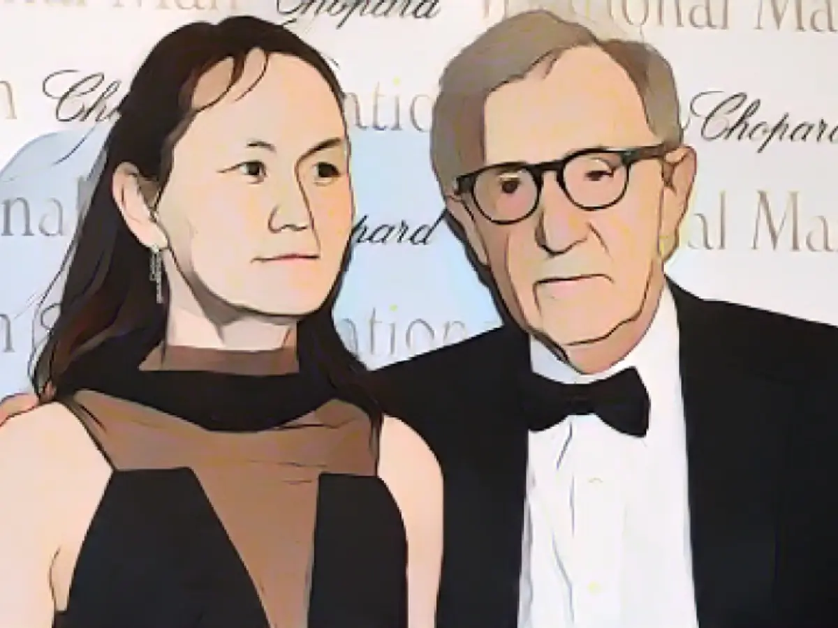 Woody Allen è sposato con Soon Yi dal 1997.