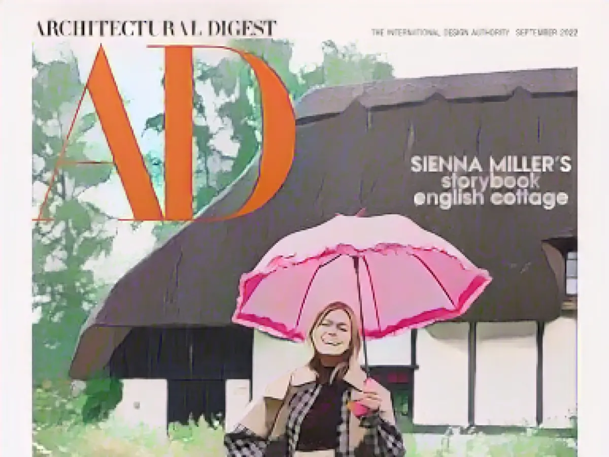 Sienna Miller ist der Coverstar der Modeausgabe von Architectural Digest im September.