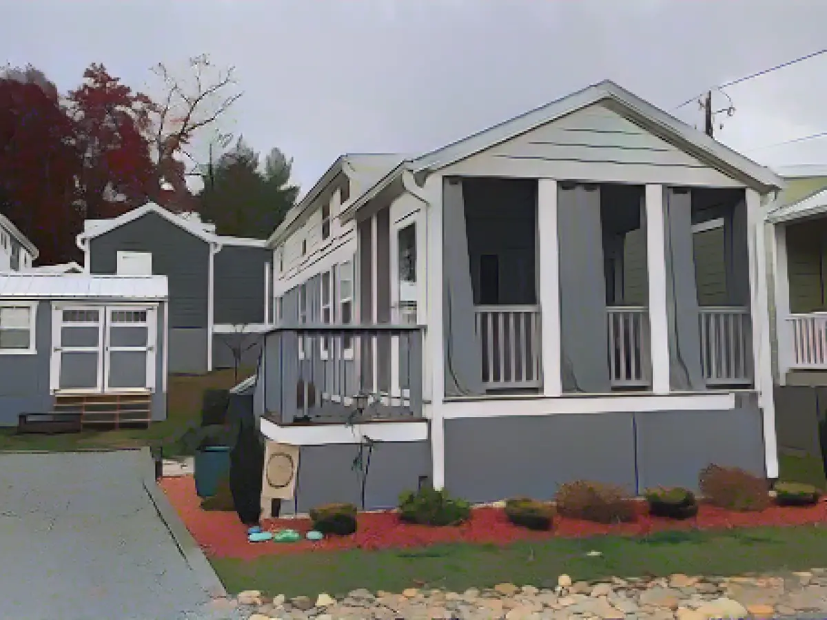 Hill added a small shed to her tiny property, which served as a studio at first and may become a guest room later.
