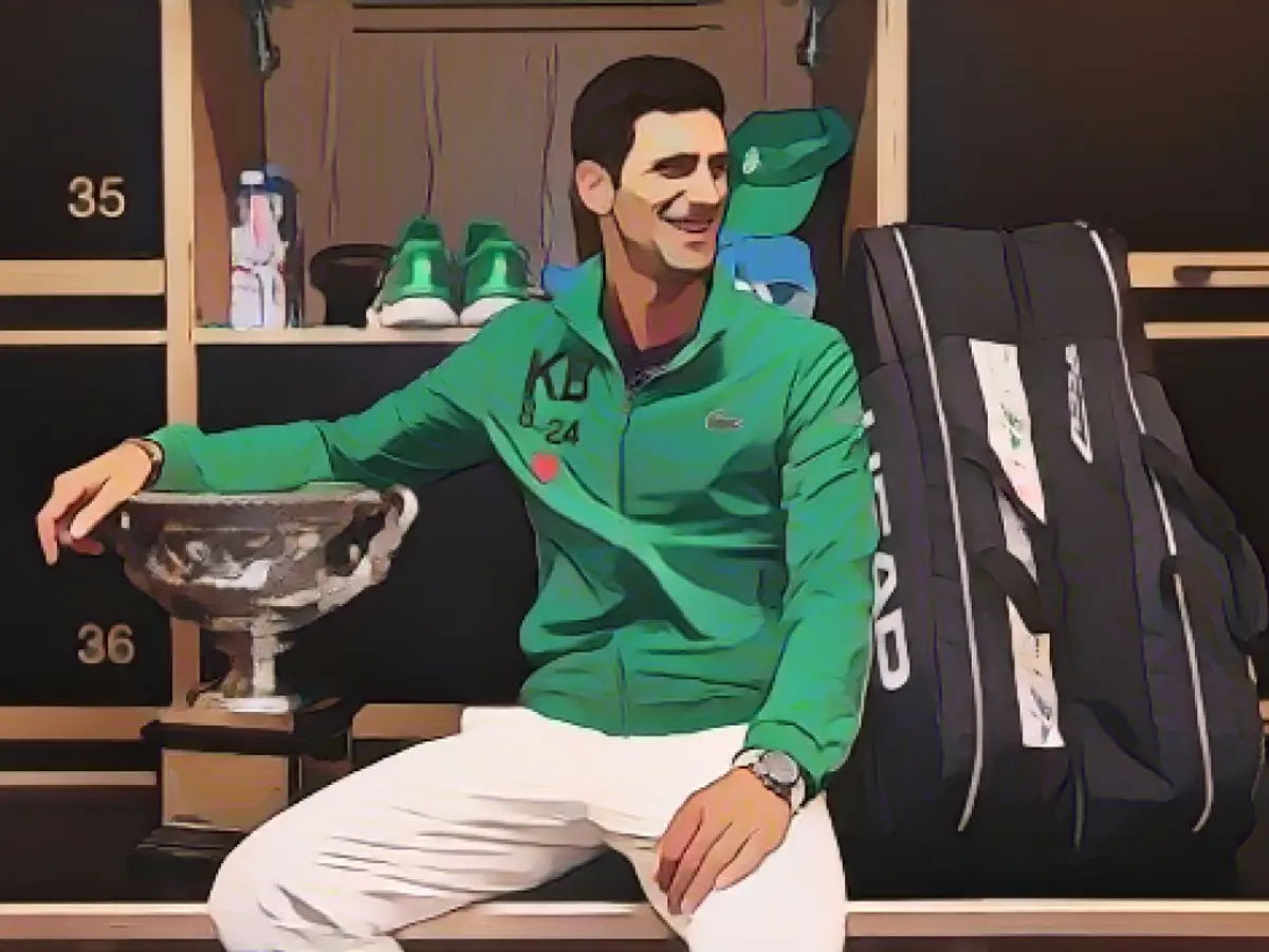 Novak Djokovic posiert in der Umkleidekabine, nachdem er sein achtes Australian-Open-Finale gewonnen hat.