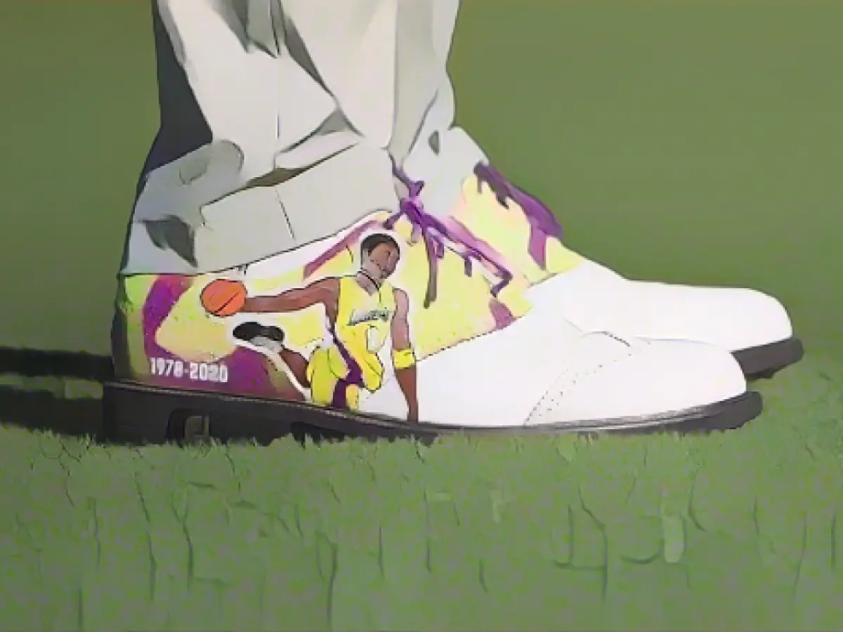 Justin Thomas trägt zu Ehren des NBA-Stars Kobe Bryant maßgeschneiderte Schuhe.