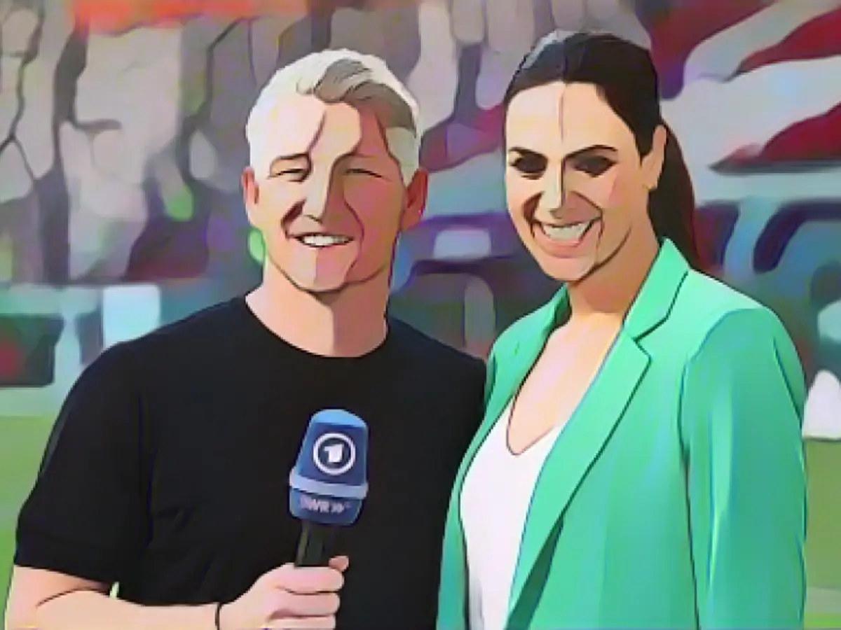 Esther Sedlaczek with Bastian Schweinsteiger discussing the 2022 World Cup. Esther Sedlaczek (32) chats with Bastian Schweinsteiger (39) about the 2022 World Cup