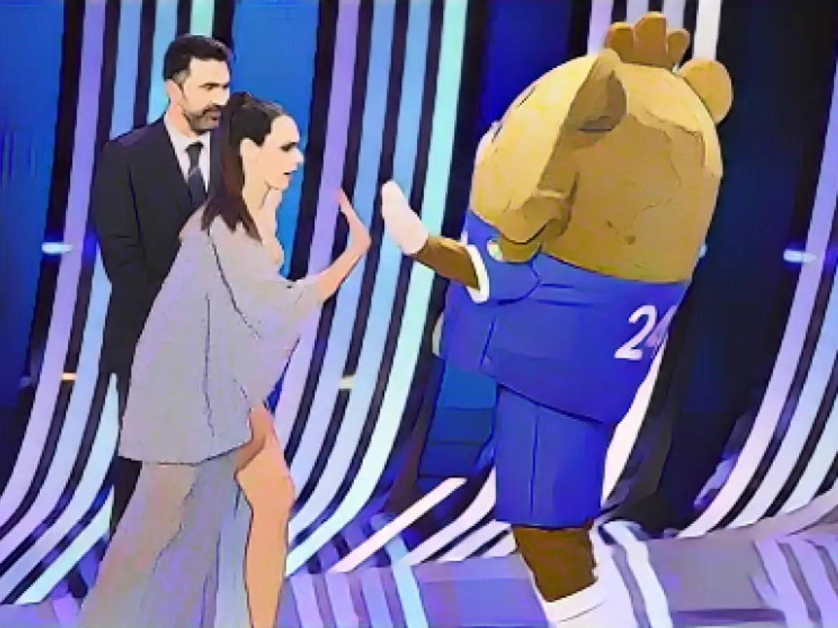 Esther Sedlaczek, Gianluigi Buffon, and Albert at the Sports show on ARD. Esther Sedlaczek, Gianluigi Buffon (45), and the mascot Albert during the Sports show on ARD