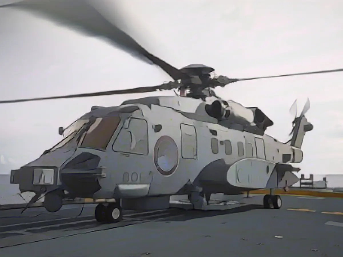 Am 26. Oktober 2023 wurde während eines Einsatzes im Südchinesischen Meer ein CH-148 Cyclone-Hubschrauber „Gray Wolf“ des Royal Navy-Schiffes HMAS Ottawa auf dem Gefechtsdeck des Schiffes geparkt.