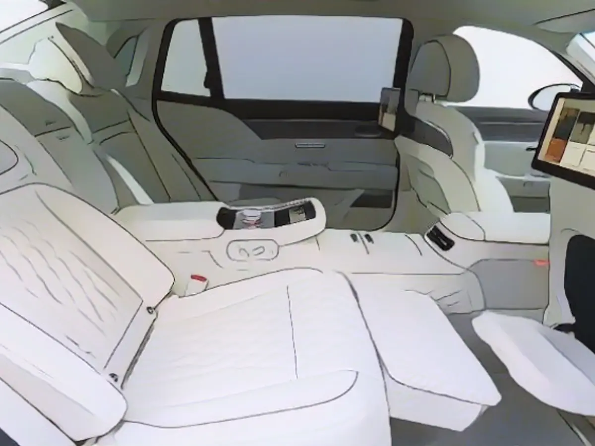 There is so much space in the rear of the G90 long-wheelbase version that the seat can be converted into a recliner.