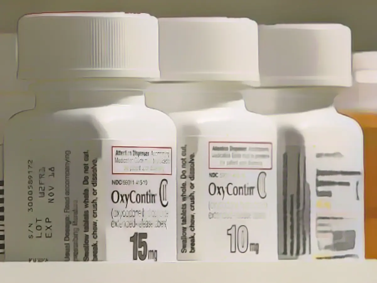 Sticle de medicamente OxyContin de la Purdue Pharma L.P. se află pe raftul unei farmacii din Provo, Utah, SUA, miercuri, 31 august 2016.