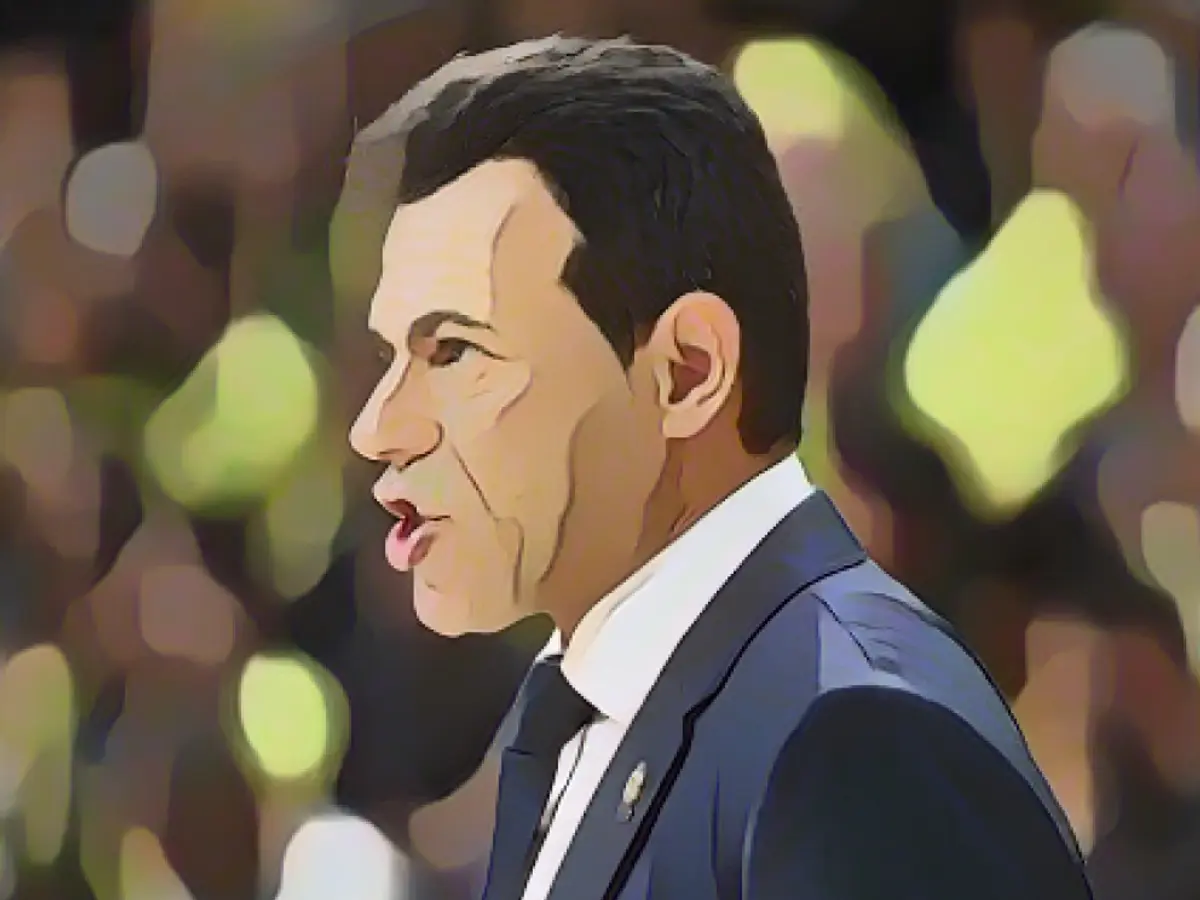 A shocked Dimitris Itoudis, Fenerbahçe's coach, reacted to the incidents during the match