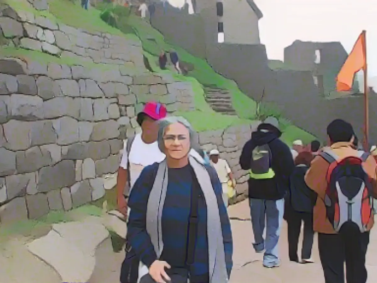 Doktortitel. Sudha Mahalingam besucht Machu Picchu, Peru.