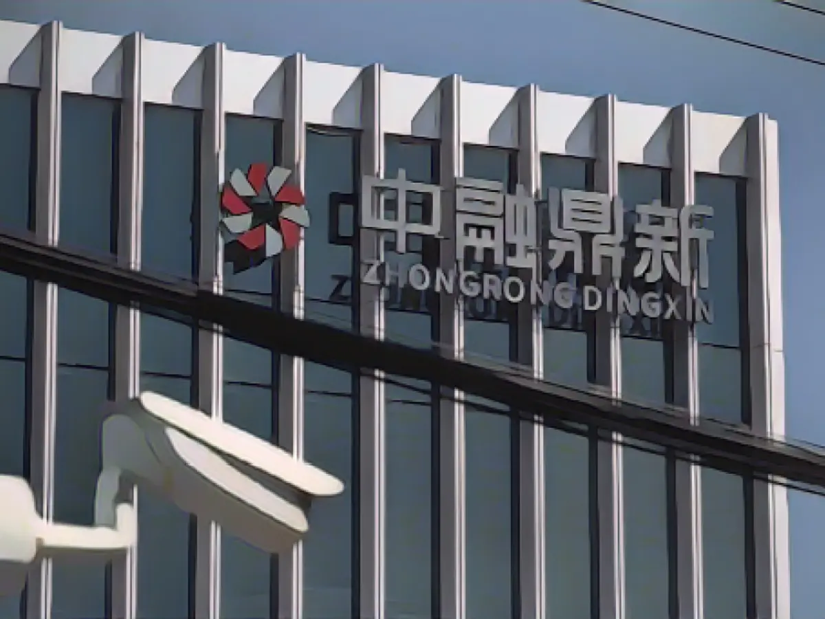 Компания Zhongrong International Trust, изображенная на фотографии в Пекине в августе, частично принадлежит Zhongzhi Enterprise Group