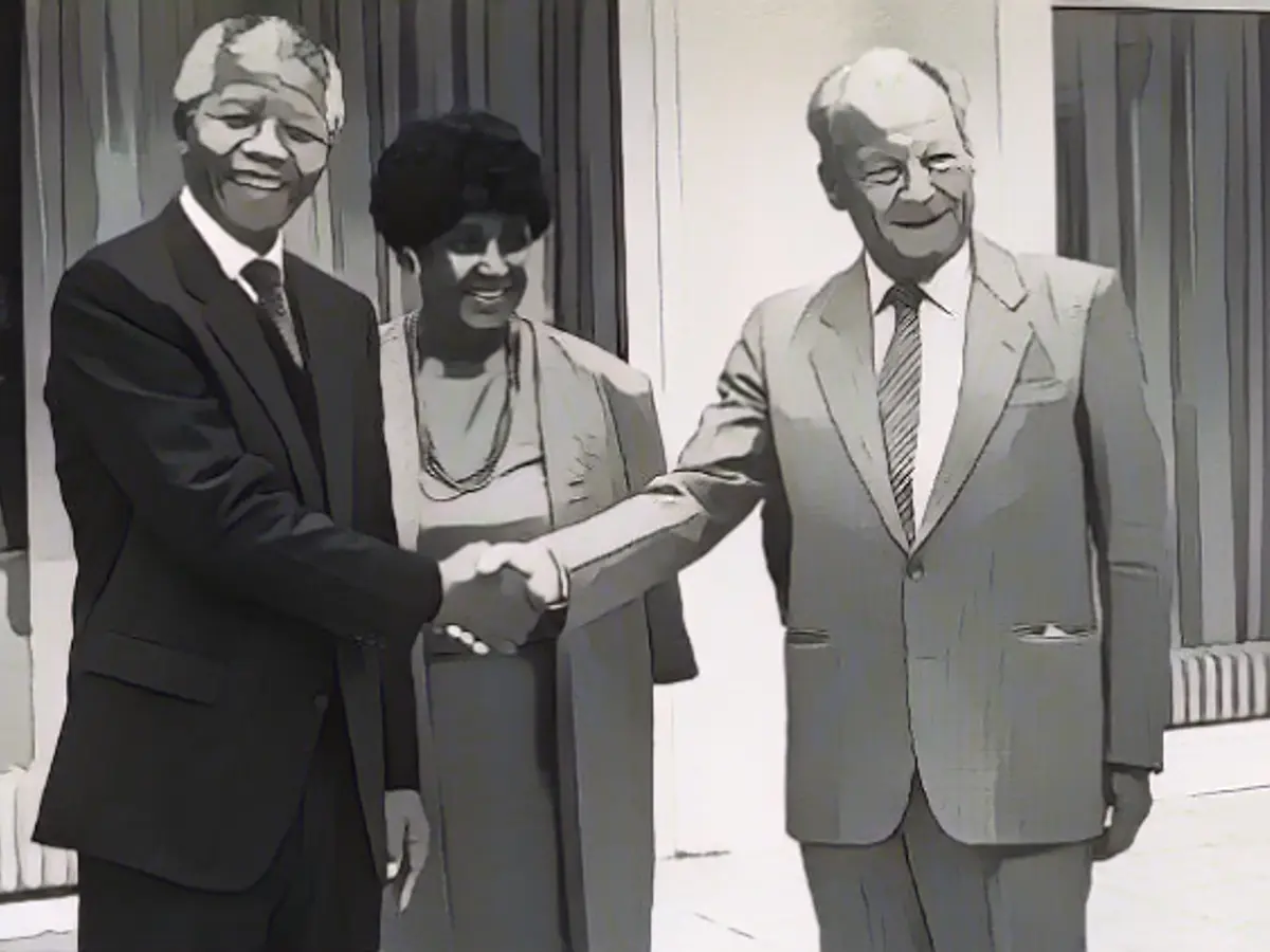 June 12, 1990: Nelson and Winnie Mandela visit Willy Brandt in Bonn.