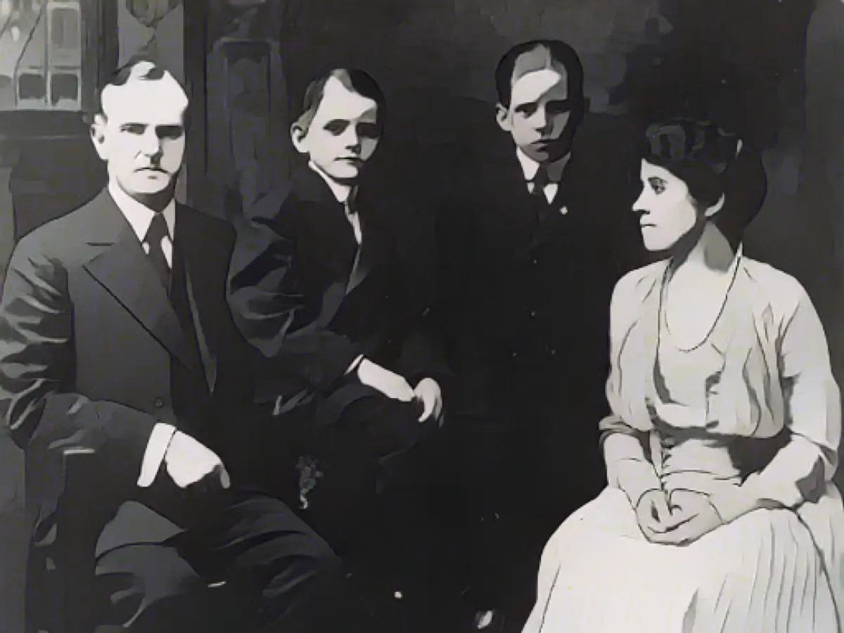 Calvin Coolidge con su esposa, Grace Goodhue Coolidge, y sus hijos, Calvin Jr. y John.