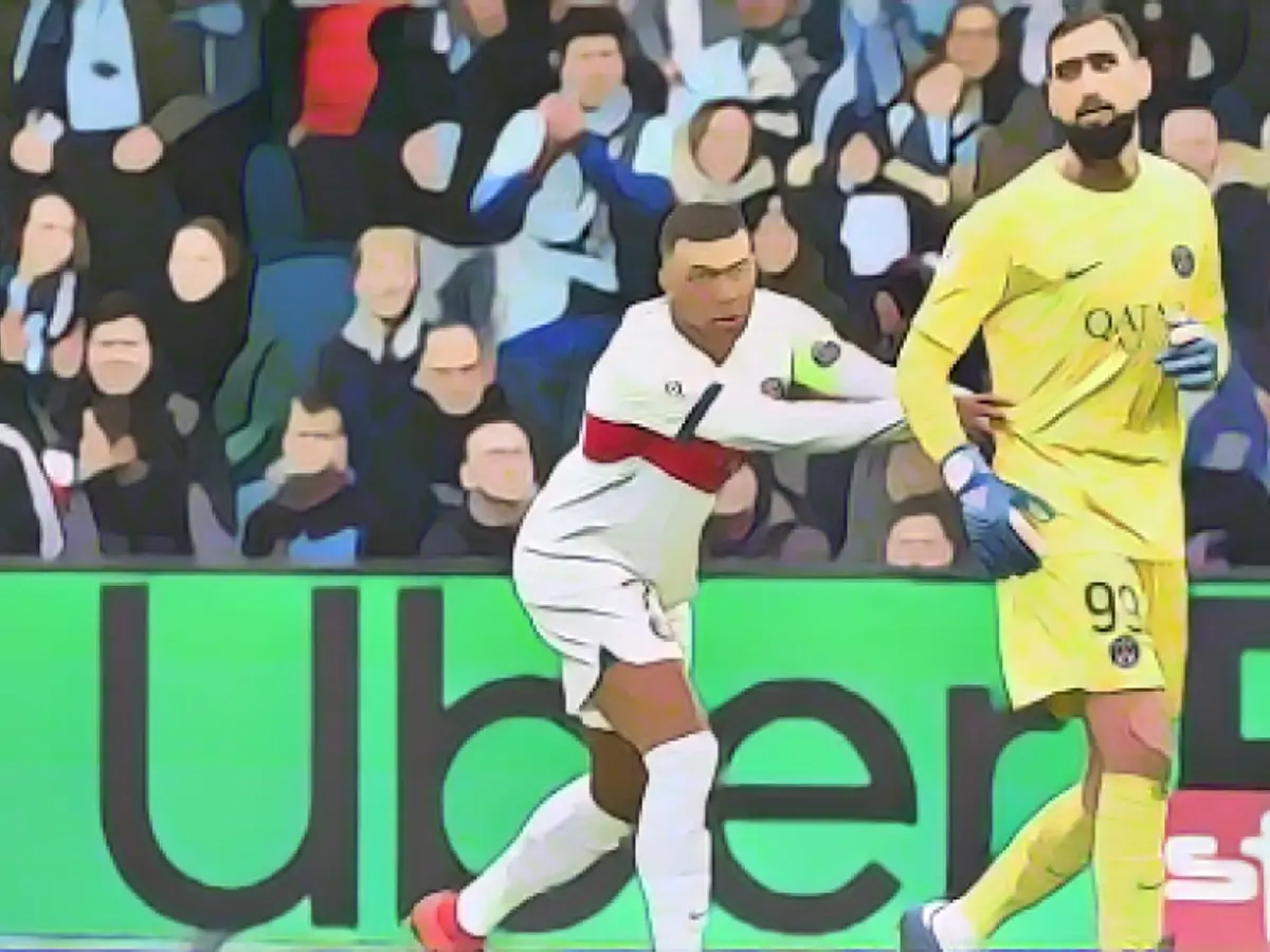Mbappé pushes him off the pitch: A really bad scene from PSG's Keepe