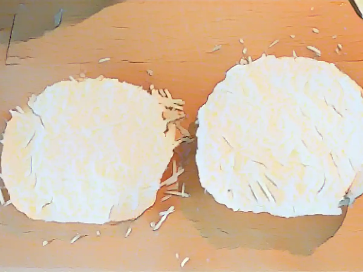 Вафли с колбасой, яйцом и сыром, покрытые фруктовой корочкой